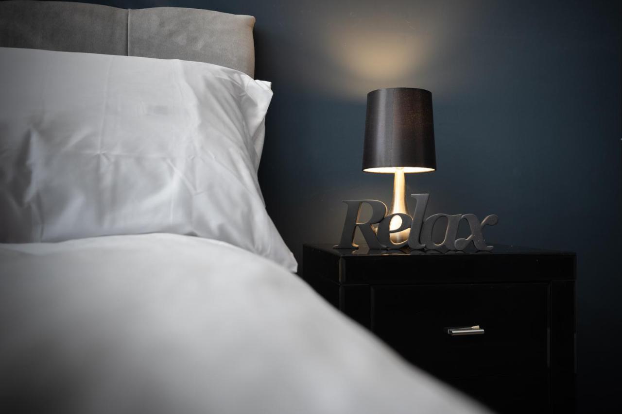 Boutique Family Apartment In Celebrity Village. Barnt Green Buitenkant foto